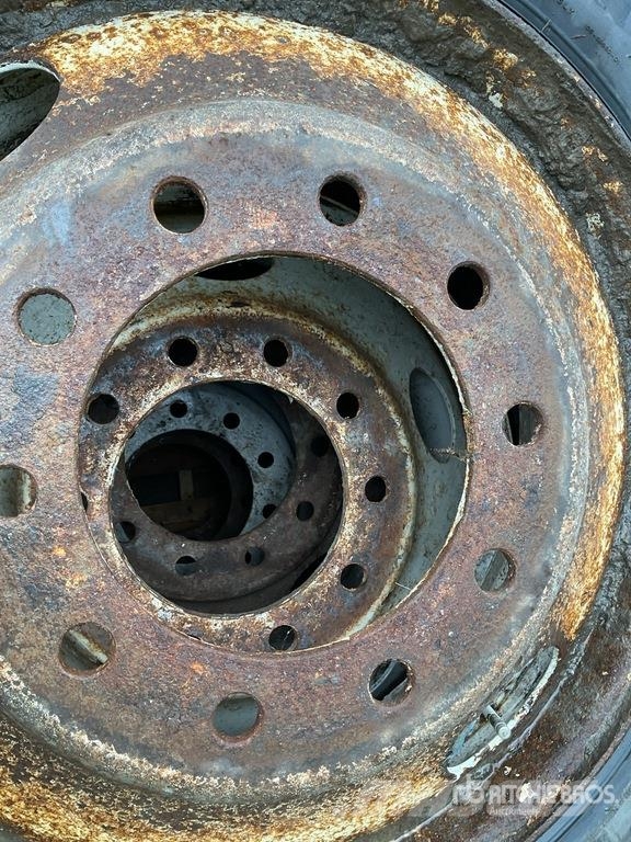  Quantity of (6) 11R24.5 Tires w/Wheels Transport – ostalo
