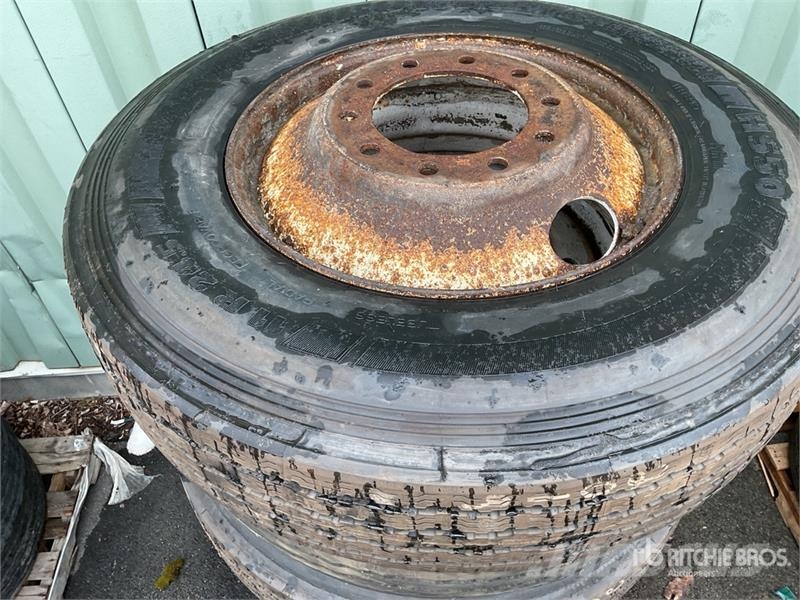 Quantity of (6) 2 New Recapped 11R24.5 w/wheels, 4 Transport - Övriga