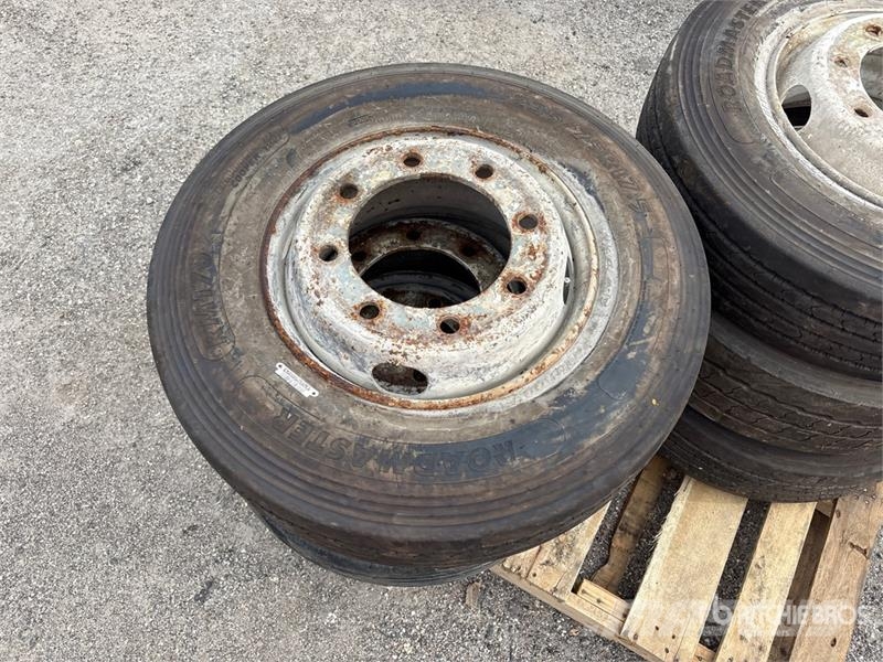 Quantity of (6) 235/75R17.5 Tires W/ Wheels Gume, točkovi i felne