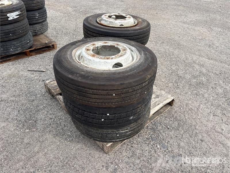 Quantity of (6) 235/75R17.5 Tires w/ Wheels Gume, točkovi i felne