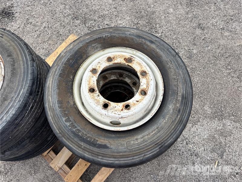 Quantity of (6) 235/75R17.5 Tires w/ Wheels Gume, točkovi i felne