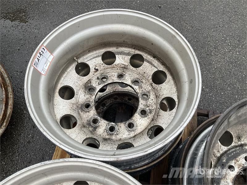 Quantity of (6) 24.5 Aluminum Wheels Gume, točkovi i felne