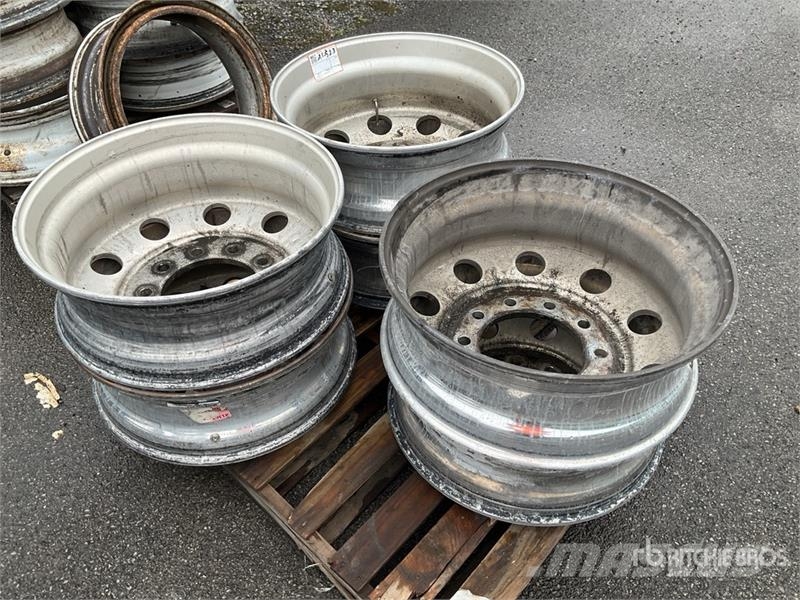 Quantity of (6) 24.5 Aluminum Wheels Gume, točkovi i felne