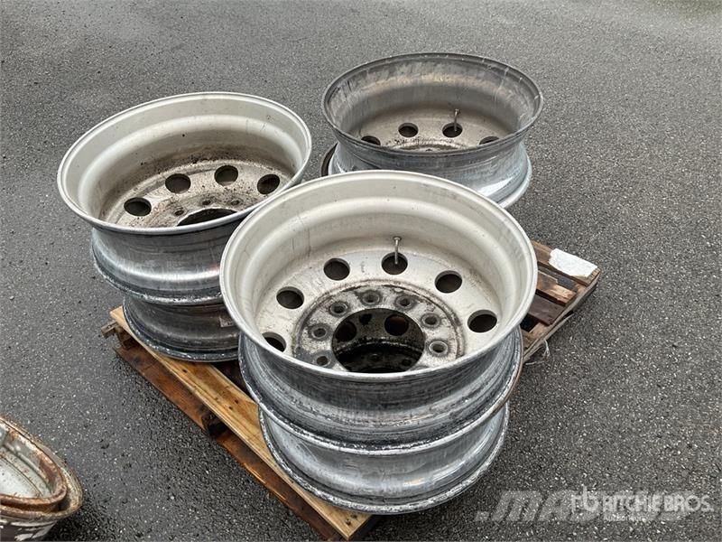 Quantity of (6) 24.5 Aluminum Wheels Gume, točkovi i felne