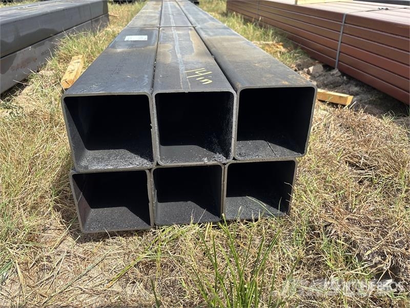  Quantity of (6) 6 in x 6 in x 14 ft Square Tubing  Drugi deli
