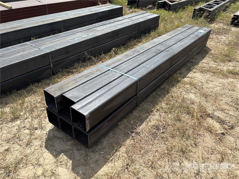  Quantity of (6) 6 in x 6 in x 10 ft Square Tubing  Drugi deli