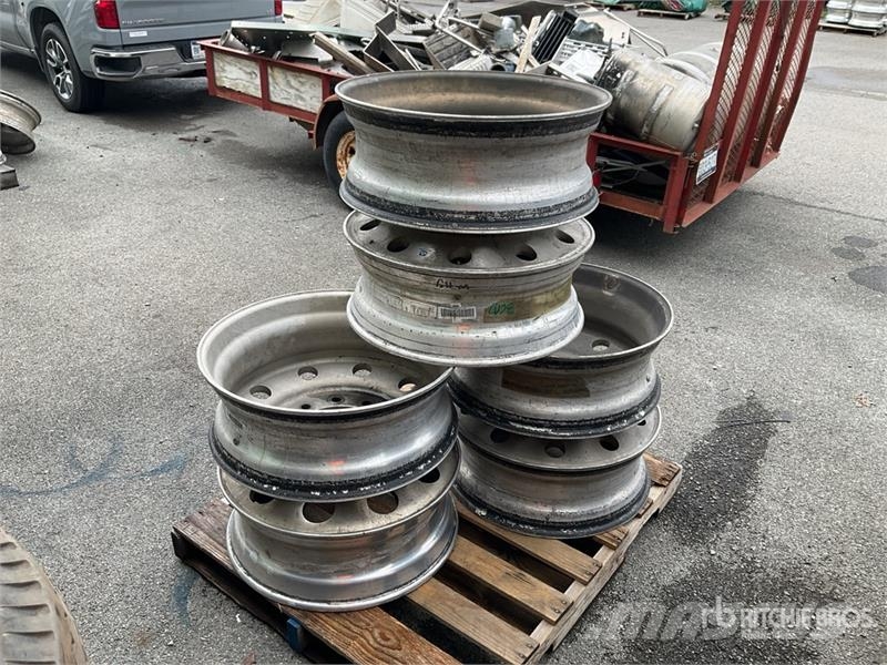Quantity of (6) Aluminum 24.5 in Wheels 타이어, 휠 및 림