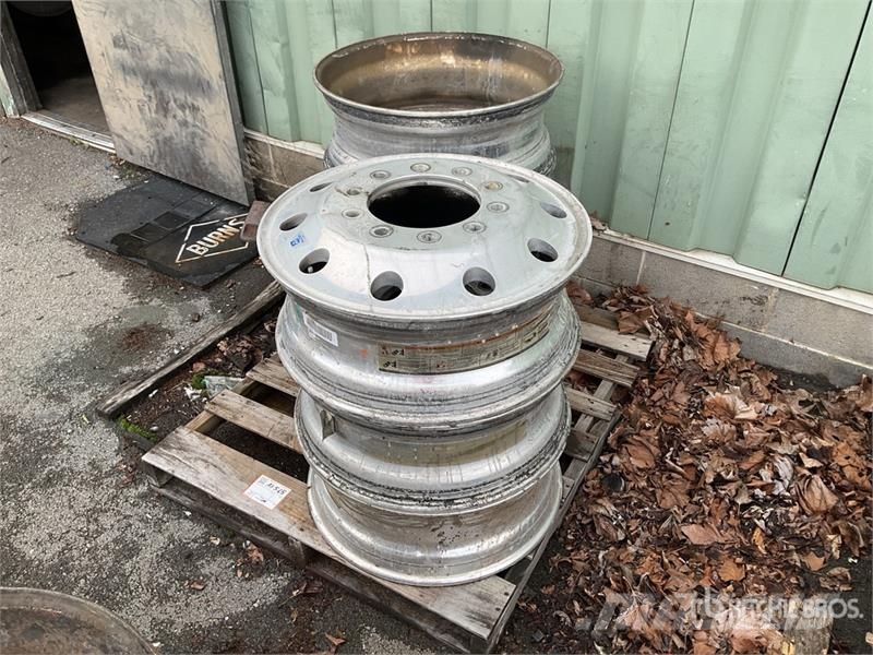 Quantity of (6) Aluminum 24.5 in Wheels 타이어, 휠 및 림