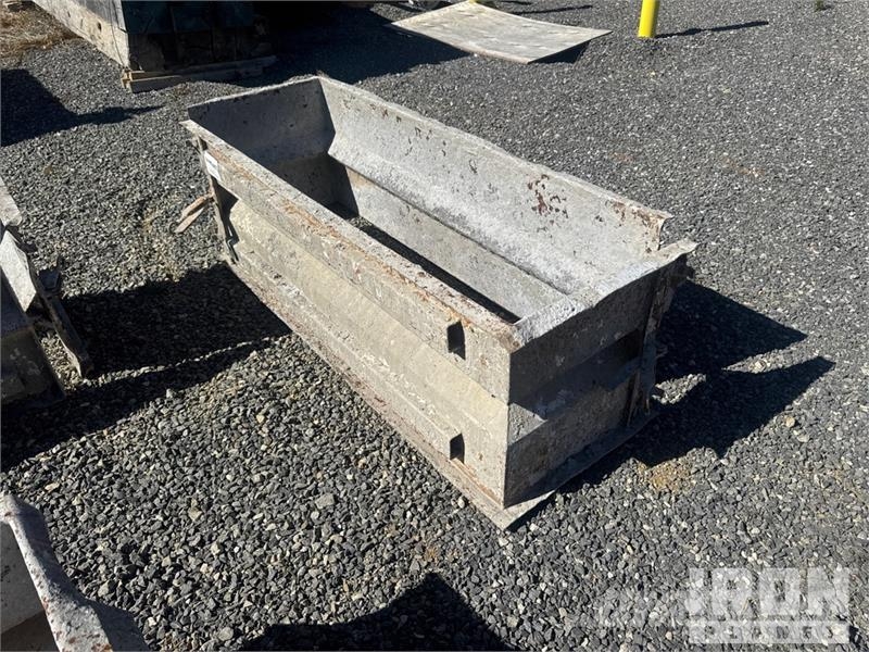 Quantity of (6) Concrete Forms Pripomočki za betonska dela