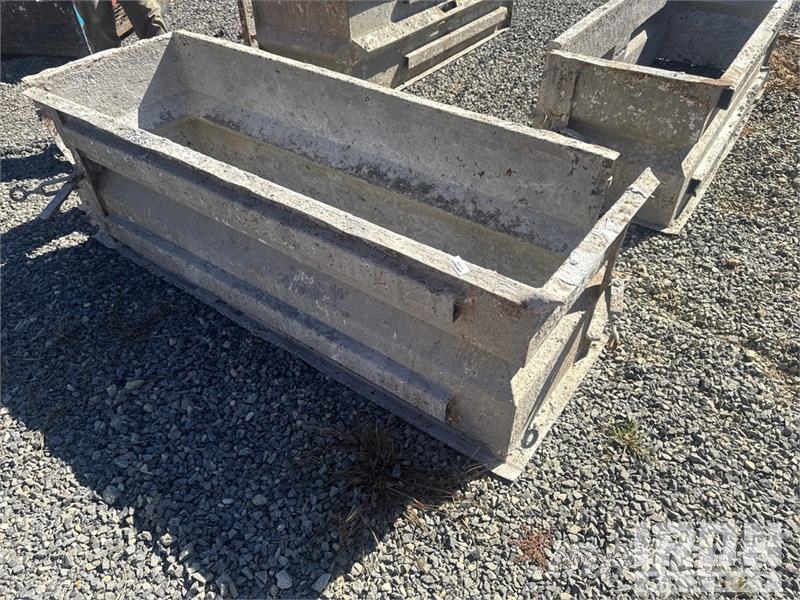 Quantity of (6) Concrete Forms Pripomočki za betonska dela