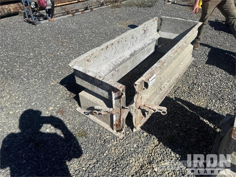 Quantity of (6) Concrete Forms Pripomočki za betonska dela