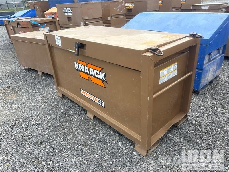  Quantity of (6) Gang Boxes 1010 Drugi deli