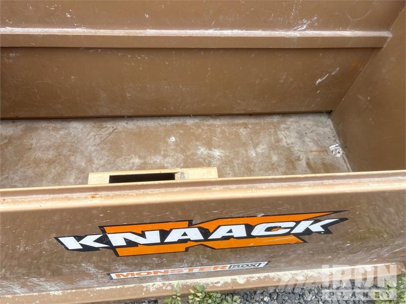  Quantity of (6) Gang Boxes 1010 Drugi deli