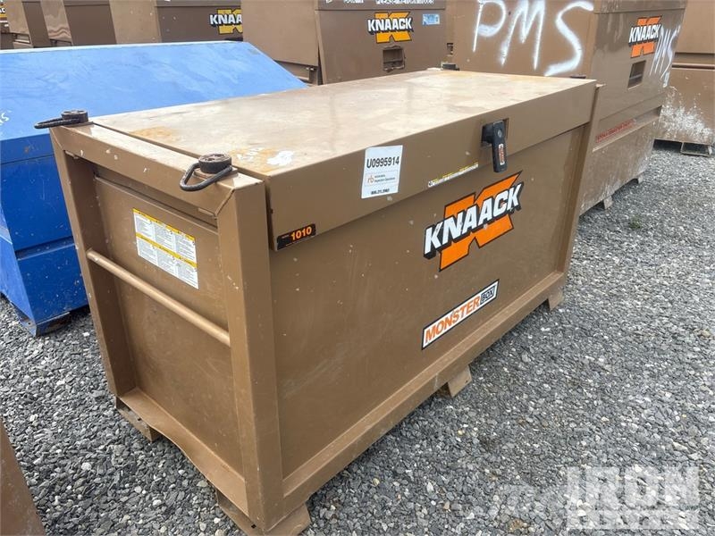  Quantity of (6) Gang Boxes 1010 Drugi deli