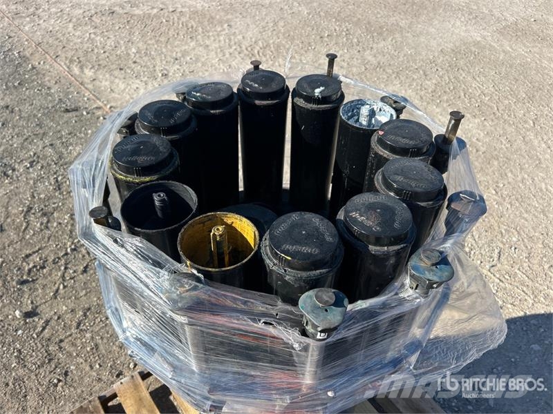 Quantity of (6) Hero Multi-Size Paint Shakers Andre komponenter