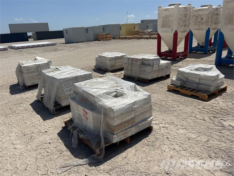  Quantity of (6) Pallets of HABACHAIN Slat Top Flat Bouw - Overige