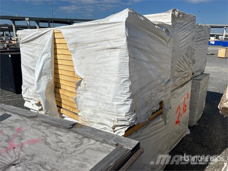  Quantity of (6) Pallets of    4 ft x 8 ft Iso Pane Hejsespil, hejseværk og materialelifte