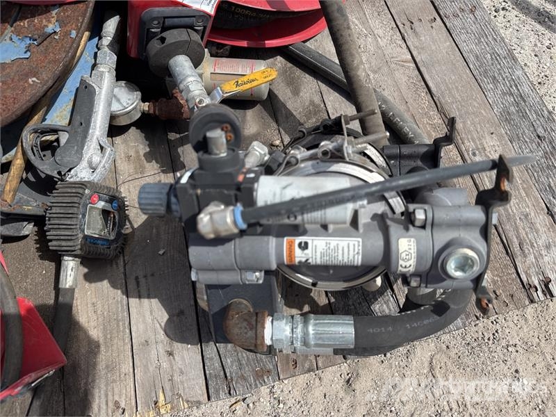  Quantity of (6) Reel Stand ماكينات منفعة عامة
