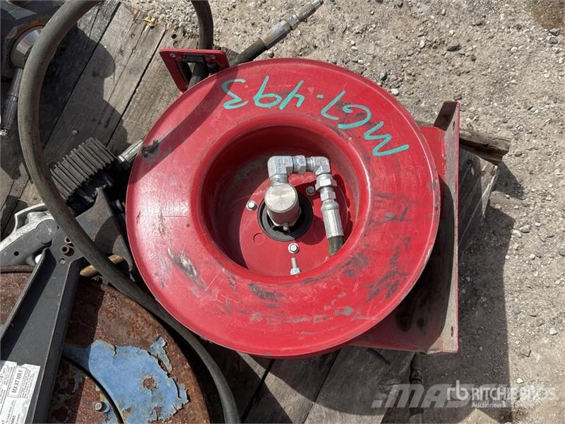  Quantity of (6) Reel Stand ماكينات منفعة عامة