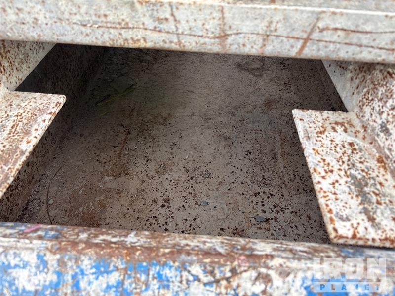 Quantity of (6) Skip Pans 2 ft x 4 ft x 8 ft Outros componentes