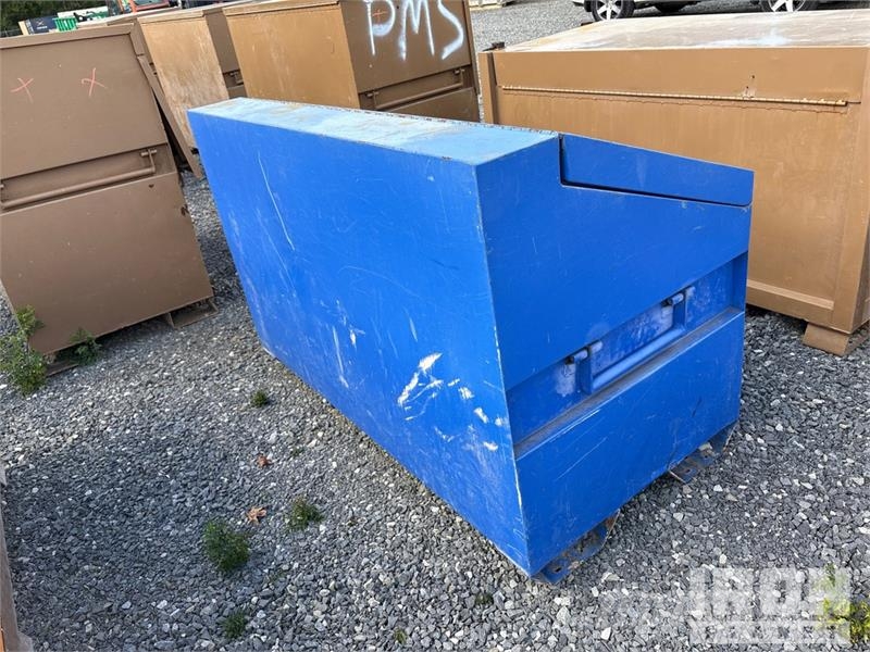  Quantity of (6) Sloped Lid Job Site Box Drugi deli