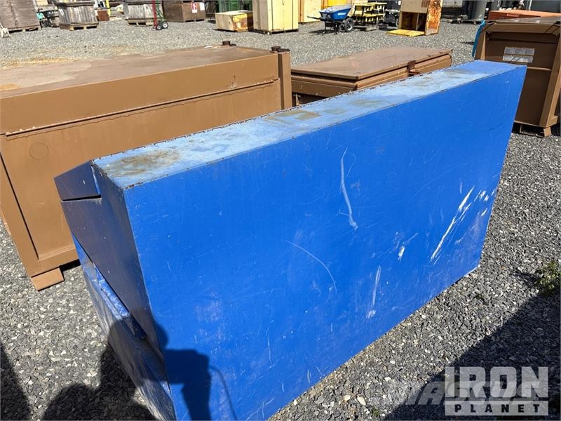  Quantity of (6) Sloped Lid Job Site Box Drugi deli