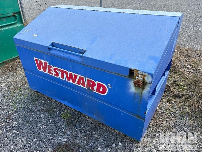  Quantity of (6) Sloped Lid Job Site Box Drugi deli