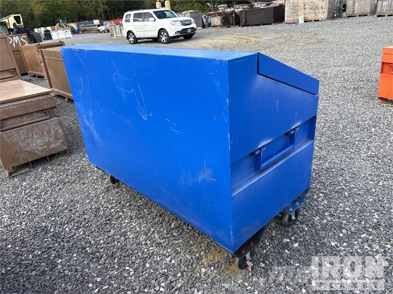  Quantity of (6) Sloped Lid Job Site Box Drugi deli