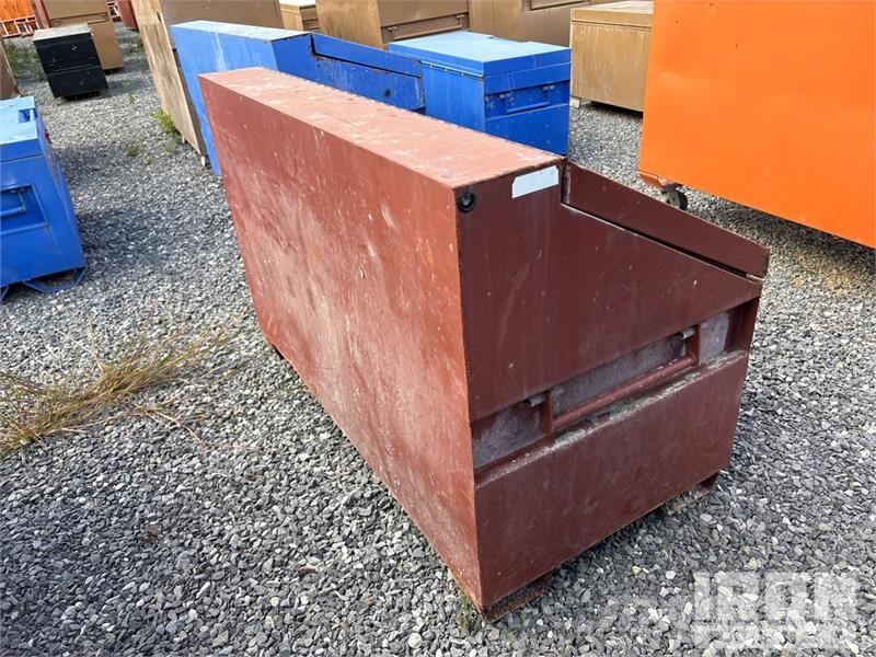  Quantity of (6) Sloped Lid Job Site Box Drugi deli