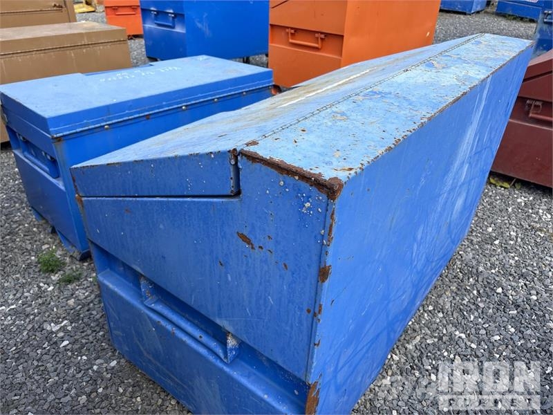  Quantity of (6) Sloped Lid Job Site Box Drugi deli