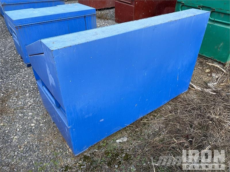  Quantity of (6) Sloped Lid Job Site Box Drugi deli