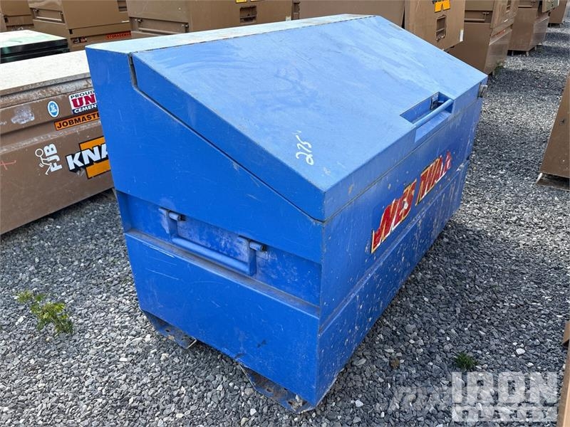  Quantity of (6) Sloped Lid Job Site Box Drugi deli