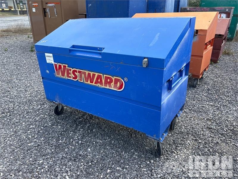  Quantity of (6) Sloped Lid Job Site Box Drugi deli
