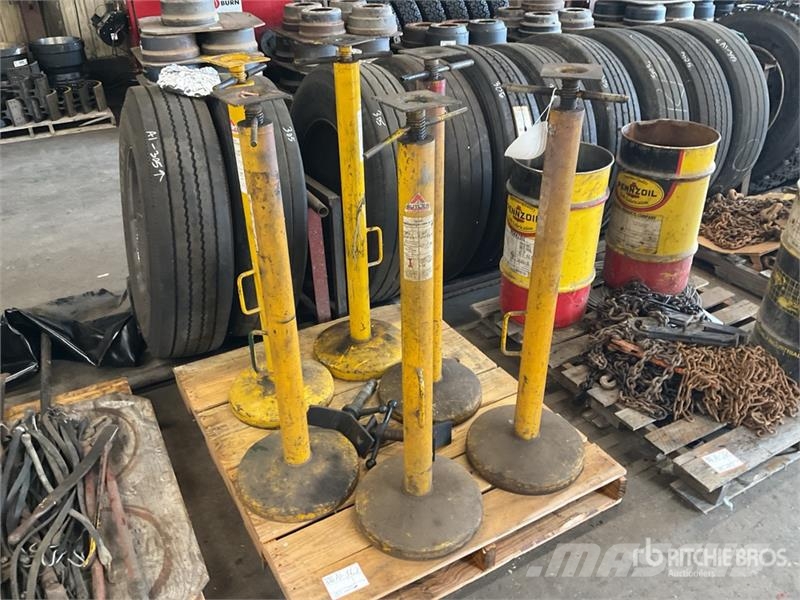 Quantity of (6) Trailer Stabilizing Jacks Egyéb alkatrészek