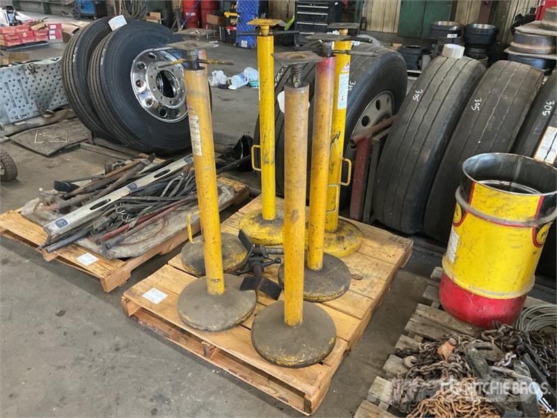 Quantity of (6) Trailer Stabilizing Jacks Egyéb alkatrészek