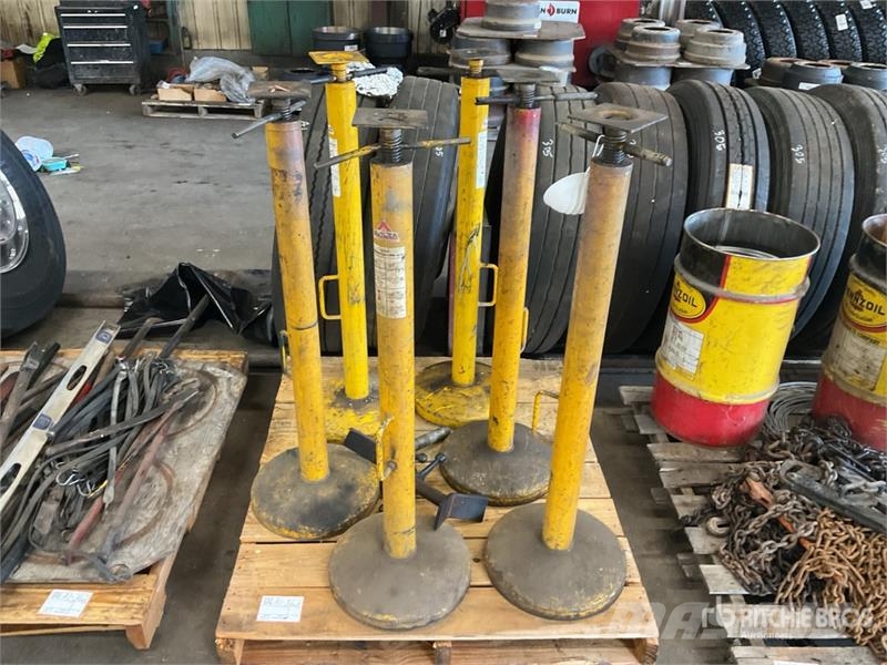 Quantity of (6) Trailer Stabilizing Jacks Egyéb alkatrészek