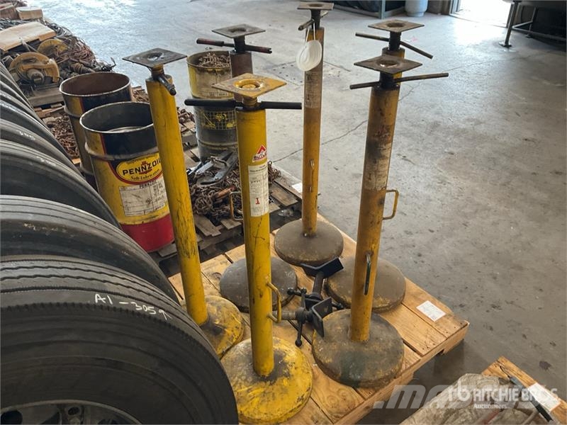 Quantity of (6) Trailer Stabilizing Jacks Egyéb alkatrészek