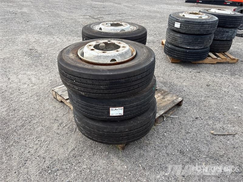 Quantity of (6) Wheels Gume, kolesa in platišča