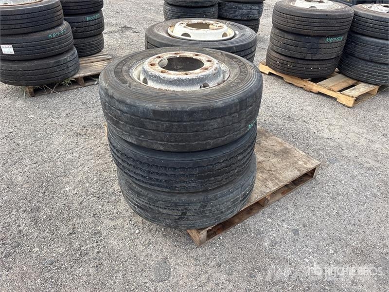 Quantity of (6) Wheels Gume, kolesa in platišča