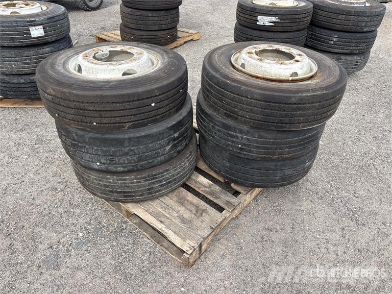 Quantity of (6) Wheels Gume, kolesa in platišča