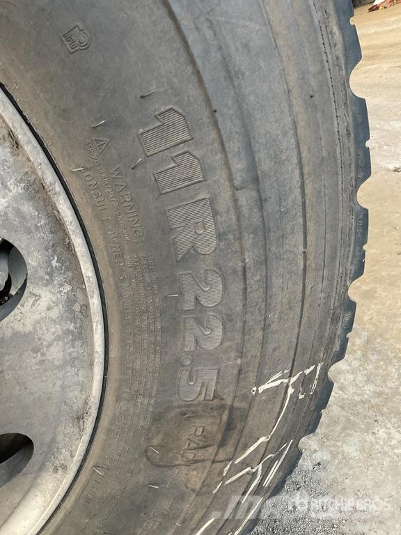 Quantity of (7) 11R22.5 Wheels and Tires Dekk, hjul og felger