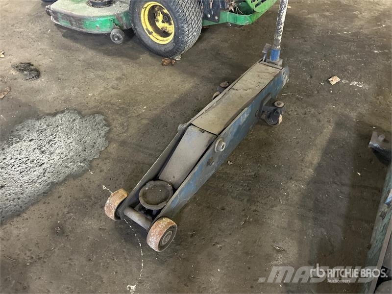  Quantity of (7) Hydraulic and Pneumatic Jack Muu