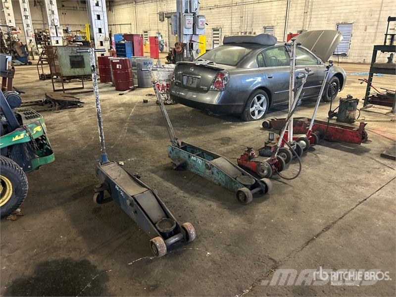  Quantity of (7) Hydraulic and Pneumatic Jack Muu