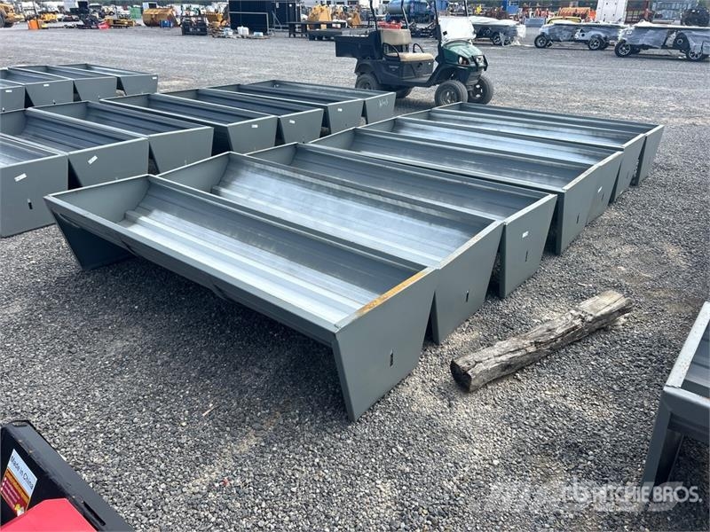Quantity of (7) Kit Containers CF-90-V2025 Livest 사료 공급기
