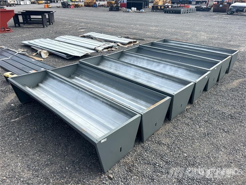 Quantity of (7) Kit Containers CF-90-V2025 Livest 사료 공급기