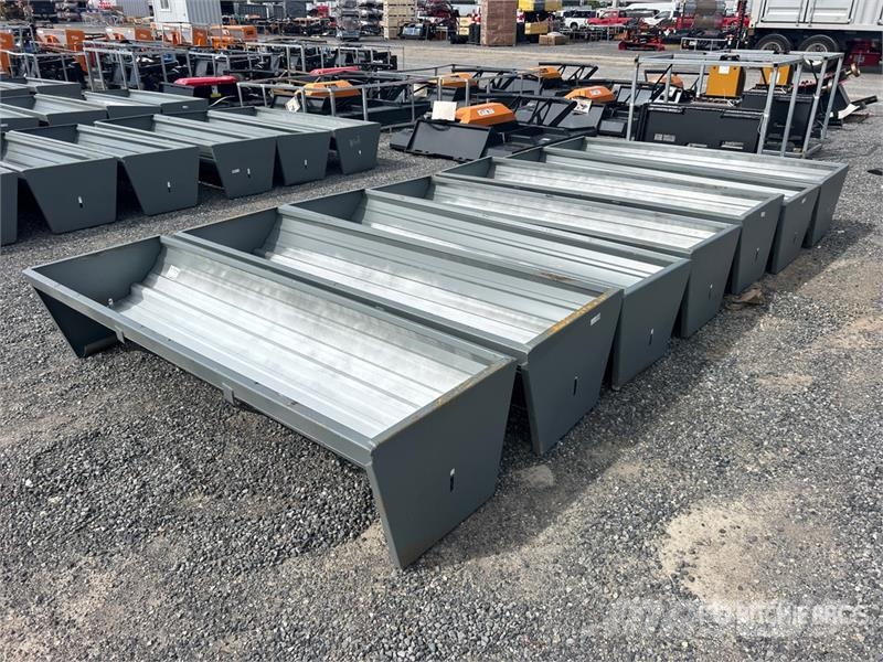 Quantity of (7) Kit Containers CF-90-V2025 Livest 사료 공급기