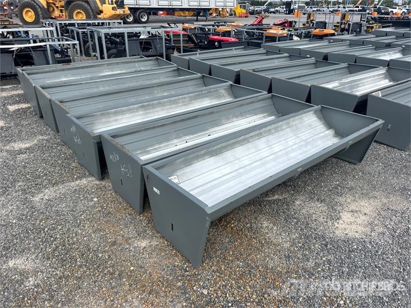 Quantity of (7) Kit Containers CF-90-V2025 Livest 사료 공급기