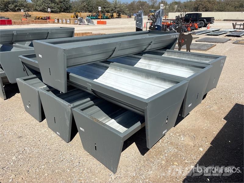 Quantity of (7) Kit Containers CF-90-V2025 90 in 家畜飼料供給機