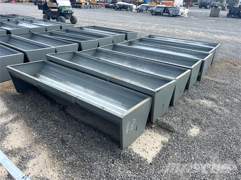 Quantity of (7) Kit Containers CF-90-V2025 Livest 사료 공급기