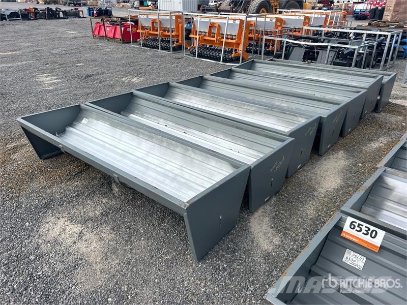 Quantity of (7) Kit Containers CF-90-V2025 Livest 사료 공급기
